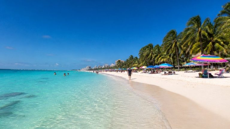 Best Swimmable Beaches in Cancun