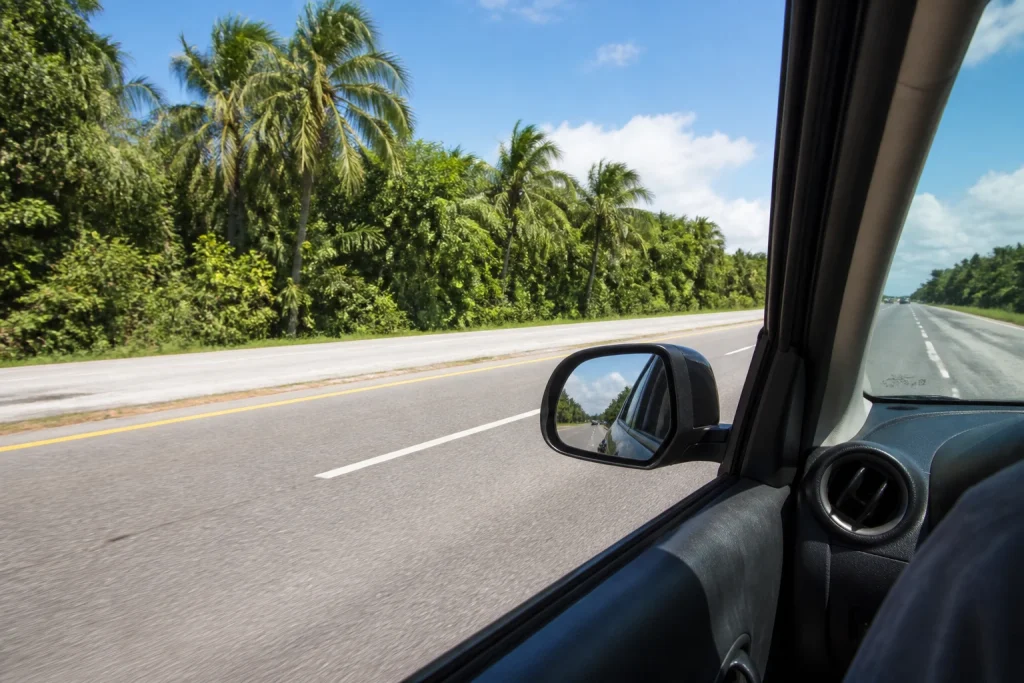 Road journey between Cancun and Playa del Carmen